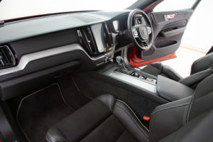 XC60 T6 AWD Rデザイン