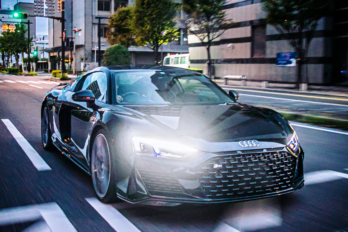 アウディR8クーペV10プラス（4WD/7AT）【試乗記】私、ひとり、満悦至極｜RESENSE｜車を心のサプリメントに