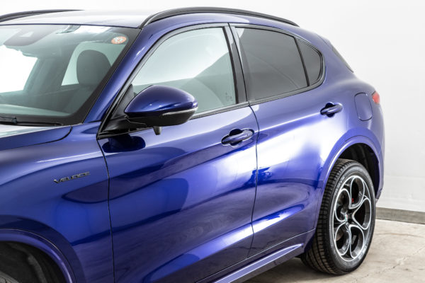 ステルヴィオ  2.0 ターボ Q4 ヴェローチェ 4WD
