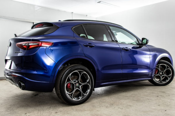 ステルヴィオ  2.0 ターボ Q4 ヴェローチェ 4WD