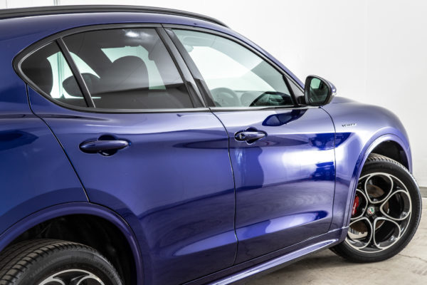 ステルヴィオ  2.0 ターボ Q4 ヴェローチェ 4WD