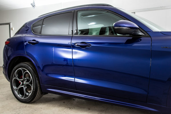 ステルヴィオ  2.0 ターボ Q4 ヴェローチェ 4WD