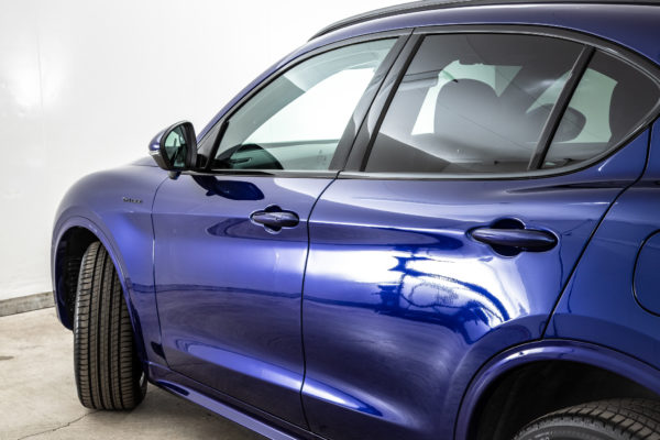 ステルヴィオ  2.0 ターボ Q4 ヴェローチェ 4WD