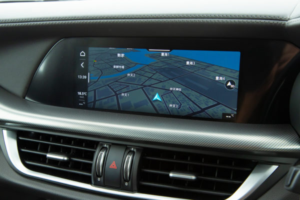 ステルヴィオ  2.0 ターボ Q4 ヴェローチェ 4WD