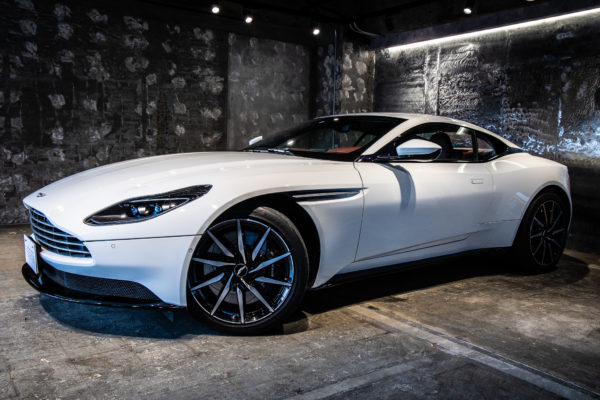 DB11 V8