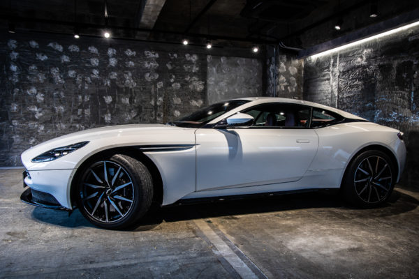 DB11 V8
