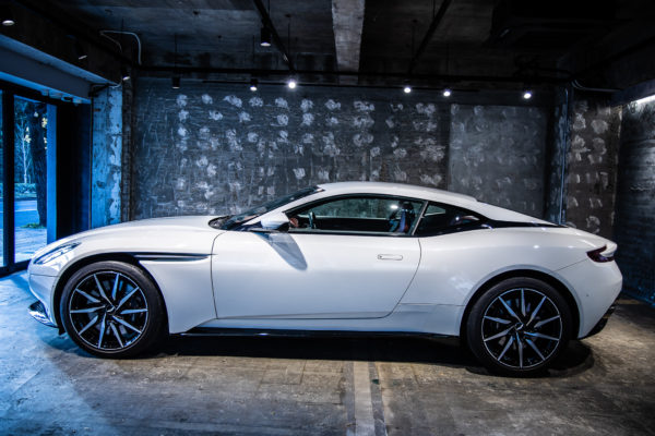 DB11 V8