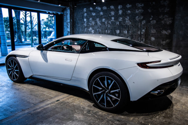 DB11 V8