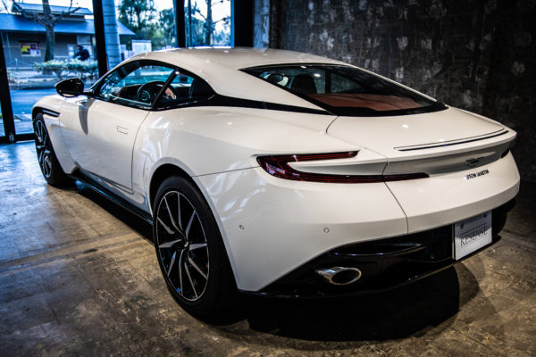 DB11 V8