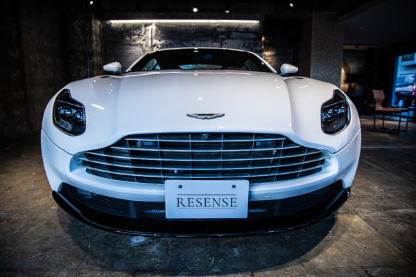DB11 V8