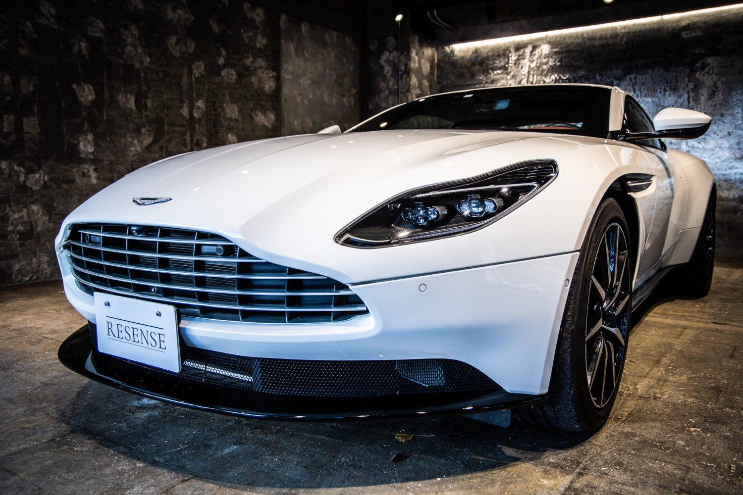 DB11  V8