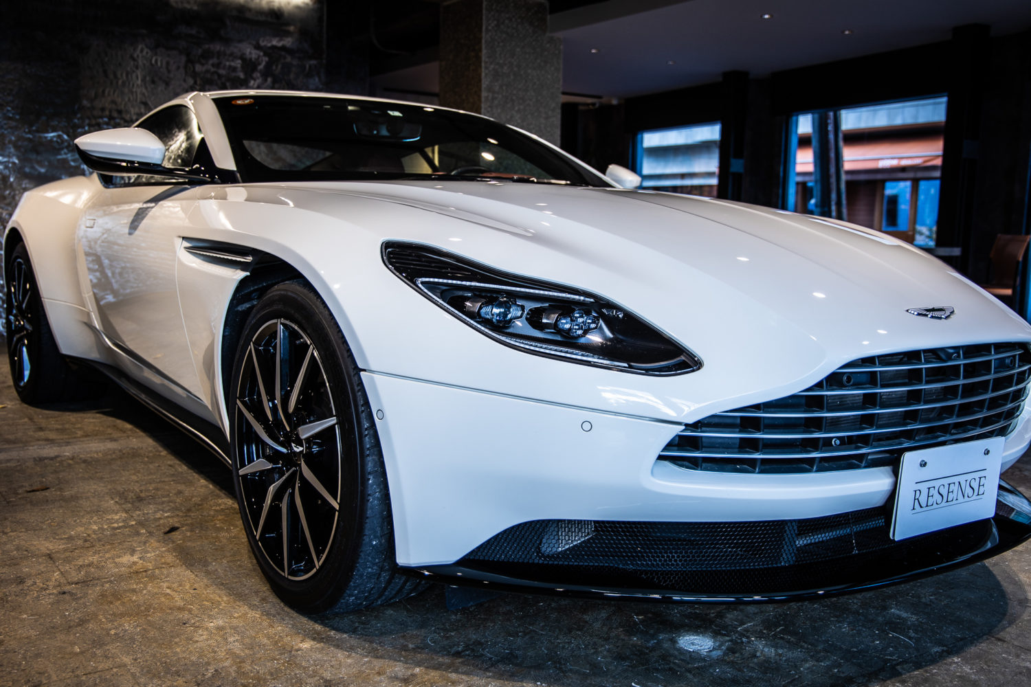 DB11  V8