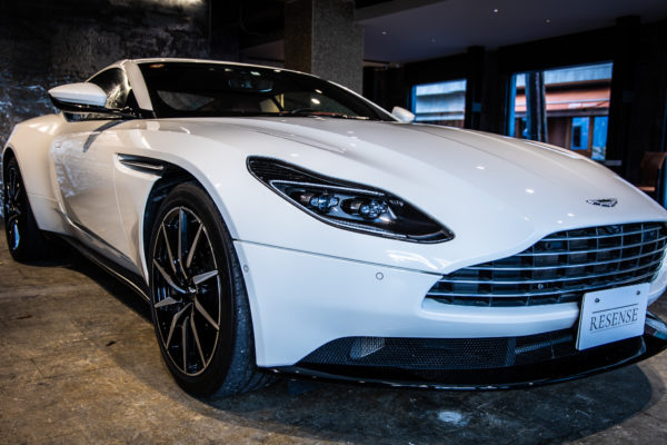 DB11 V8
