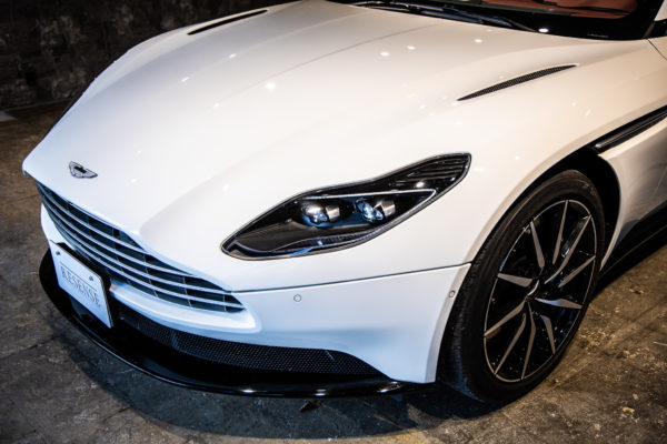 DB11 V8