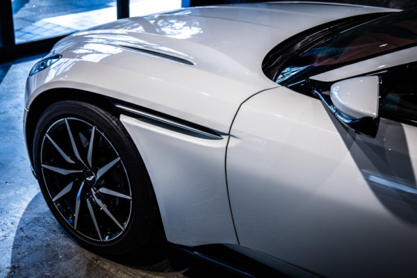 DB11 V8
