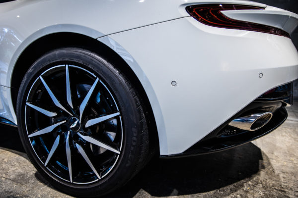 DB11 V8