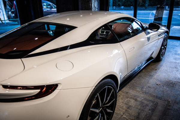 DB11 V8