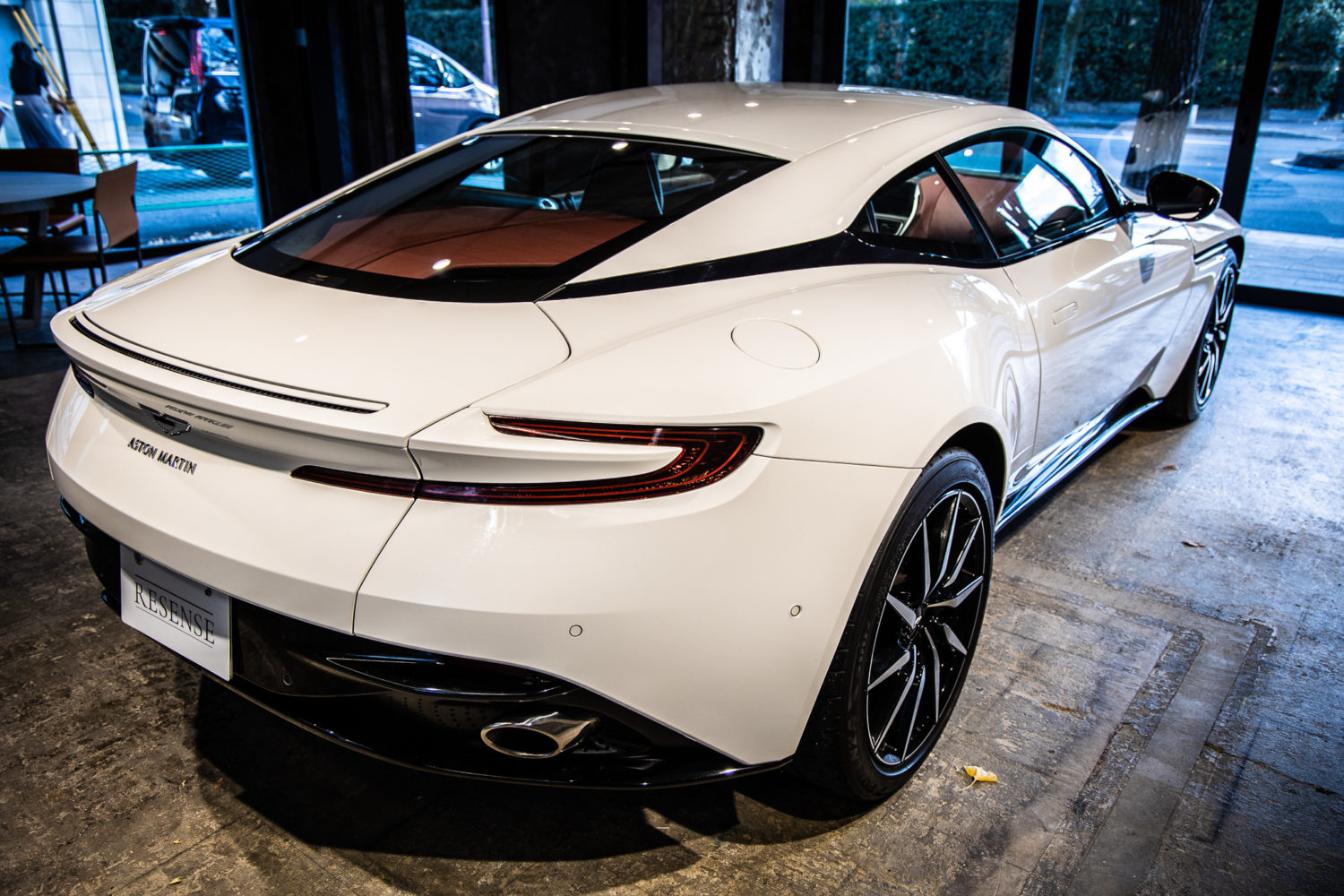 DB11  V8