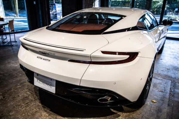 DB11 V8