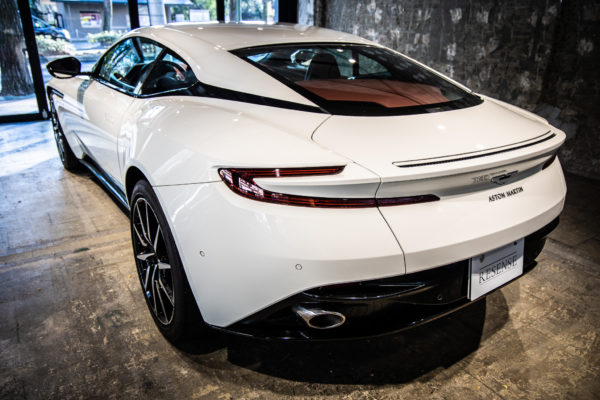 DB11 V8