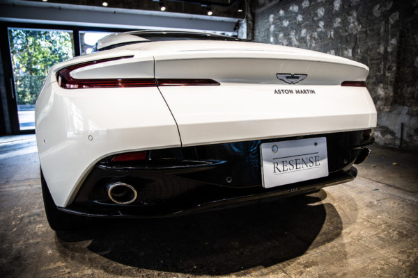 DB11 V8