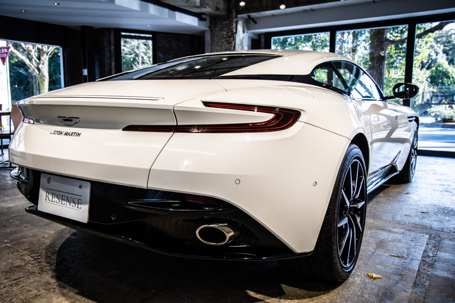 DB11  V8