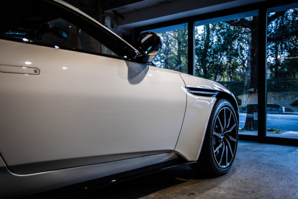 DB11 V8