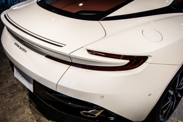 DB11 V8