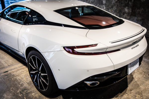 DB11 V8