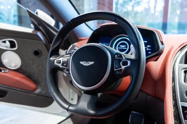 DB11 V8