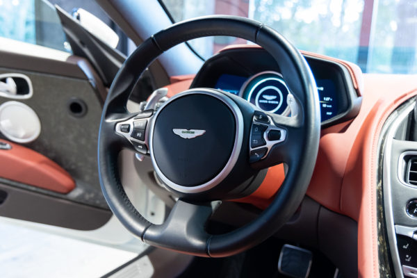 DB11 V8