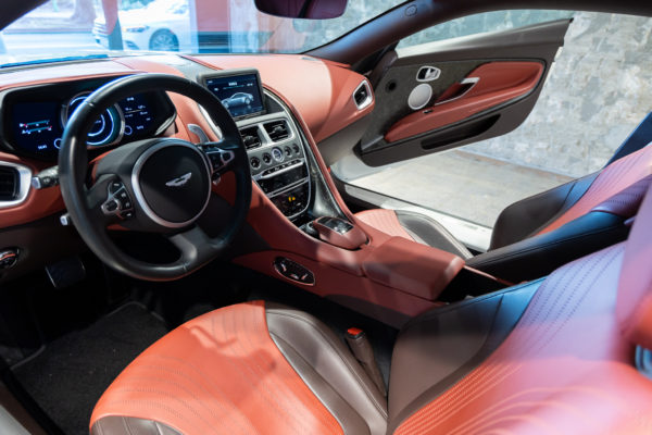 DB11 V8