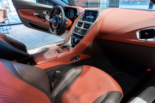 DB11 V8