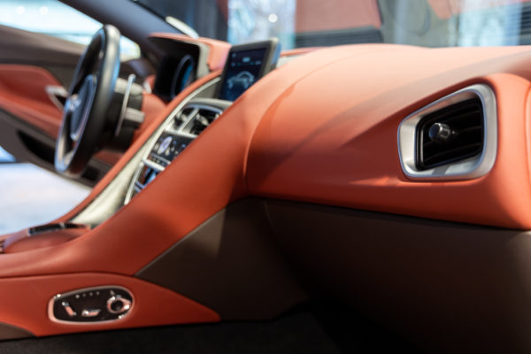DB11 V8