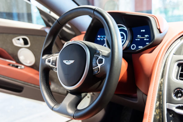 DB11 V8