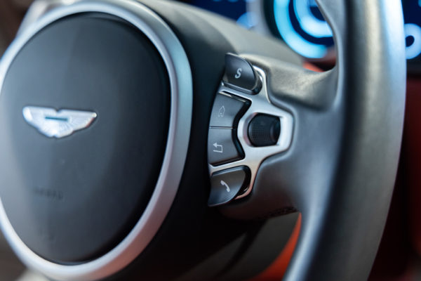 DB11 V8