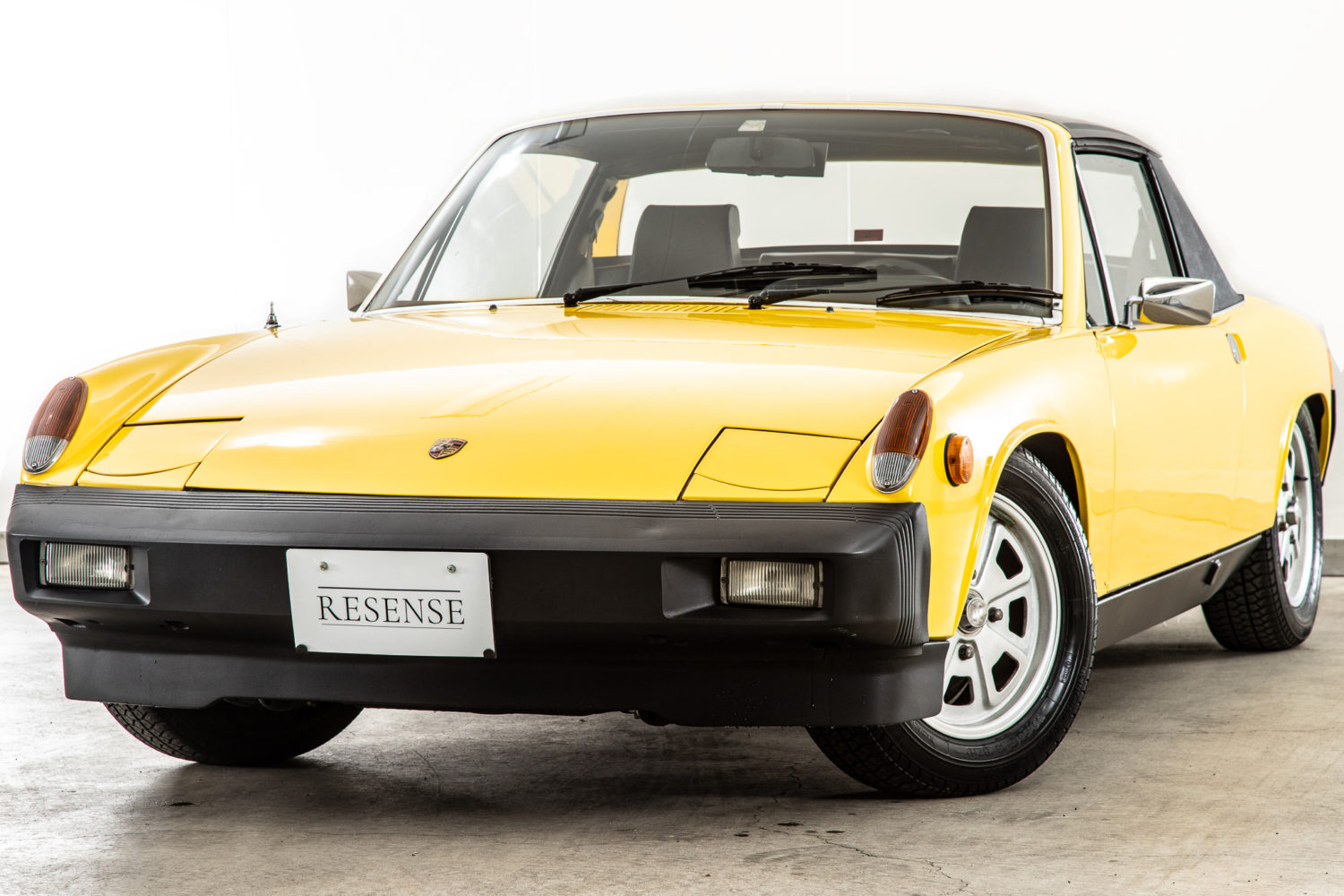 914