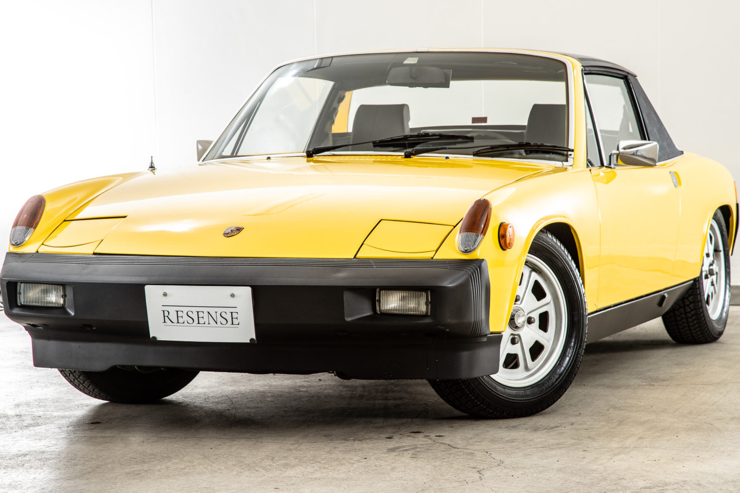 914