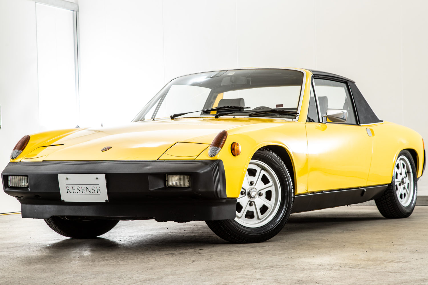 914