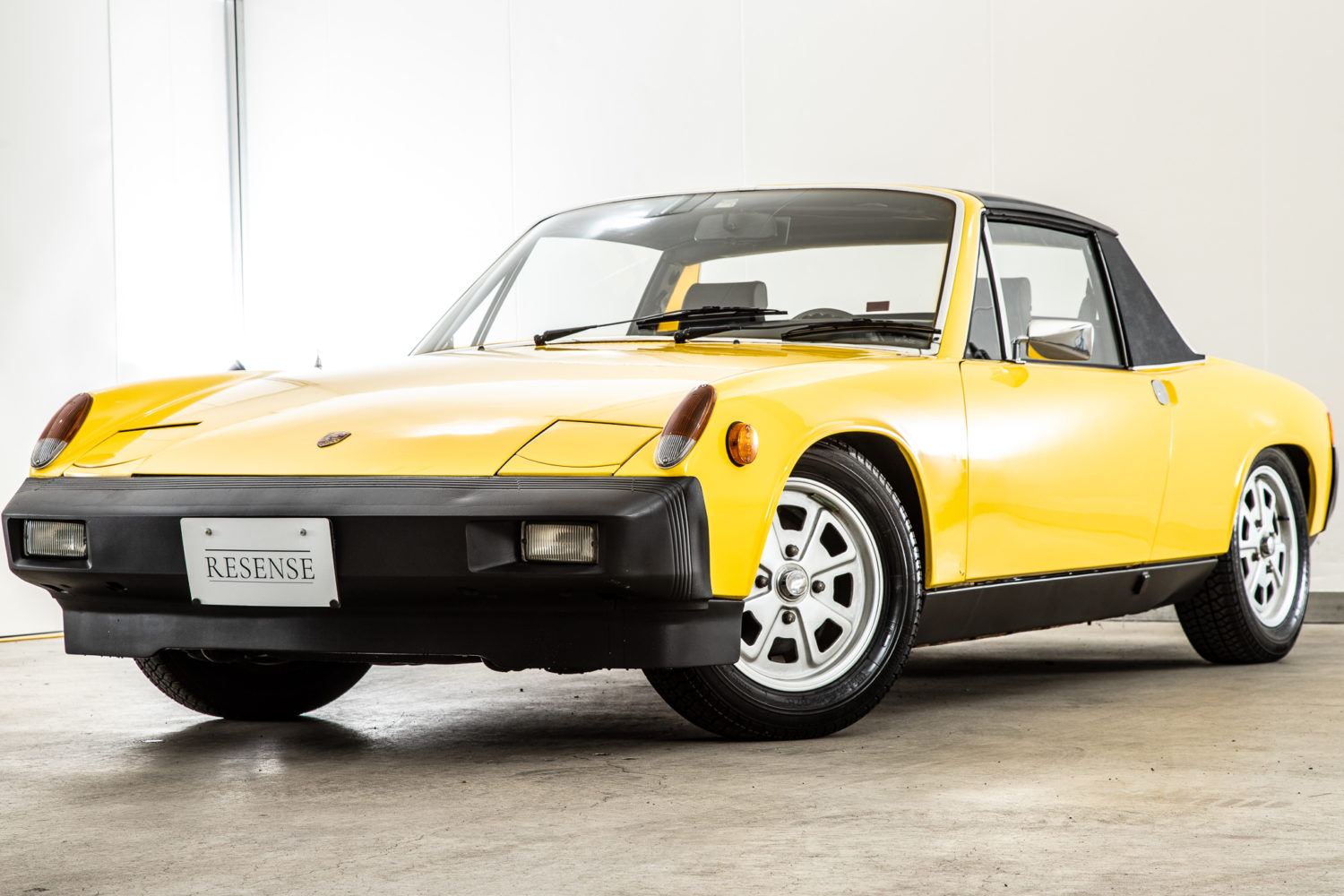 914