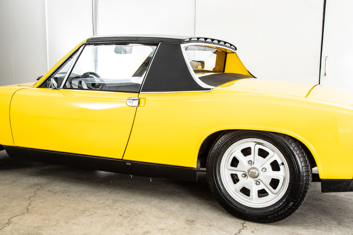 914