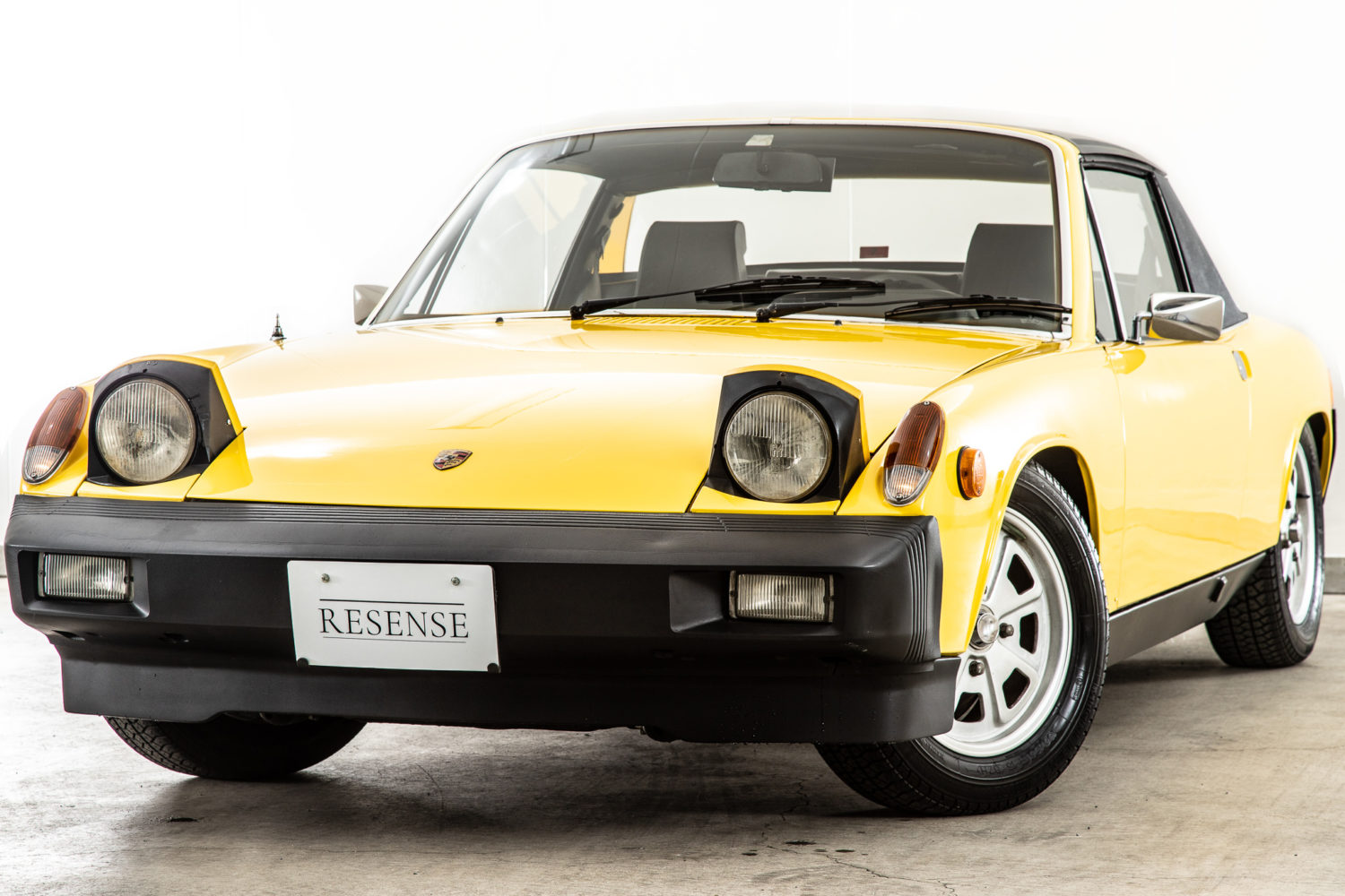 914