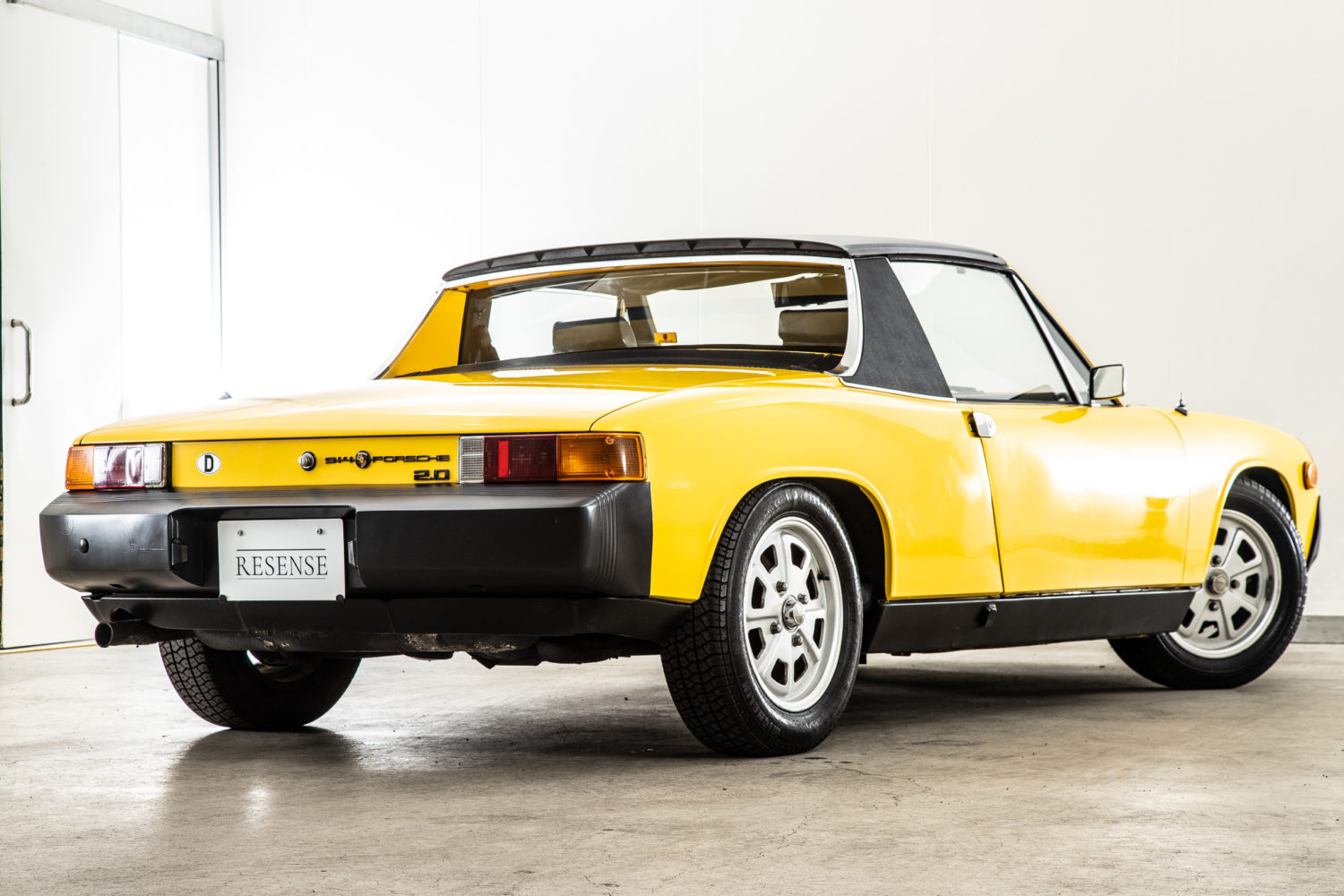 914