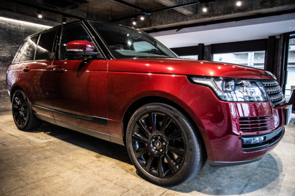 レンジローバー 3.0V6 Sチャージド(380ps)ヴォーグ 4WD