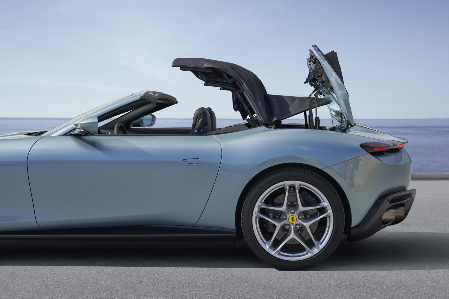 ferrari-roma-spider-2023_13-