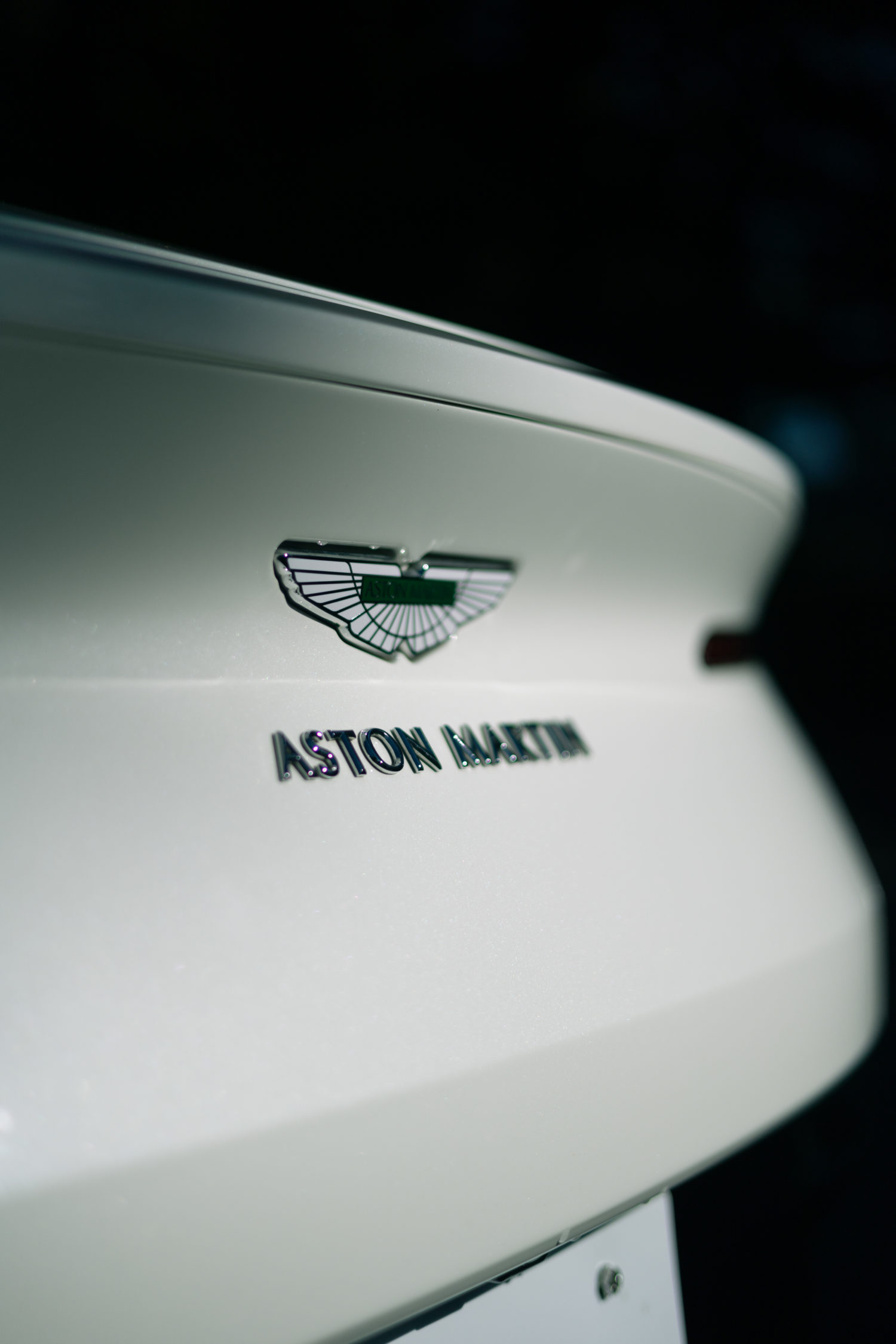 アストン・マーティンDB11 V8（FR/8AT）初めてのアストンに