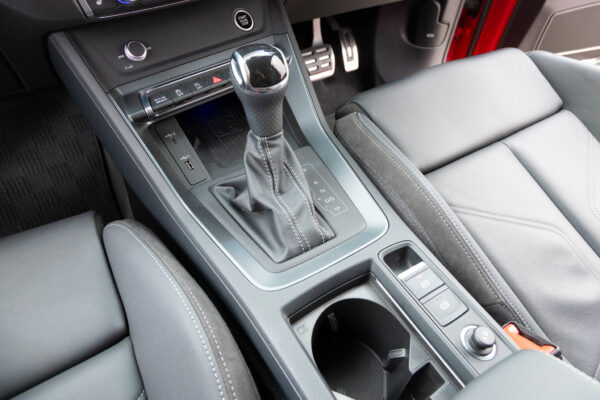 Q3 スポーツバック 35TFSI Sライン