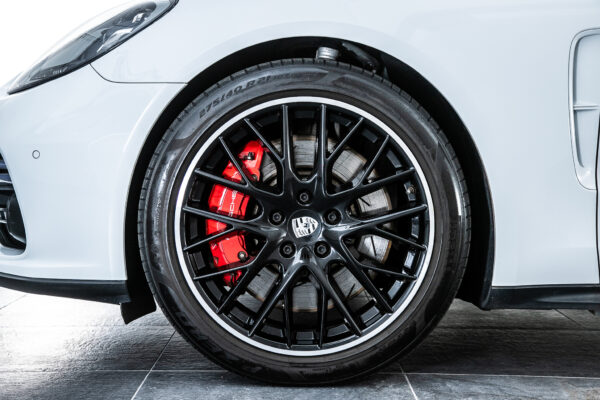 パナメーラ スポーツツーリスモ ターボ PDK 4WD