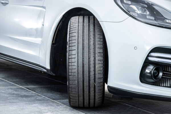 パナメーラ スポーツツーリスモ ターボ PDK 4WD