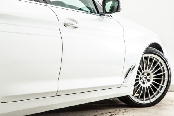 D5 Sビターボ リムジン アルラット 4WD